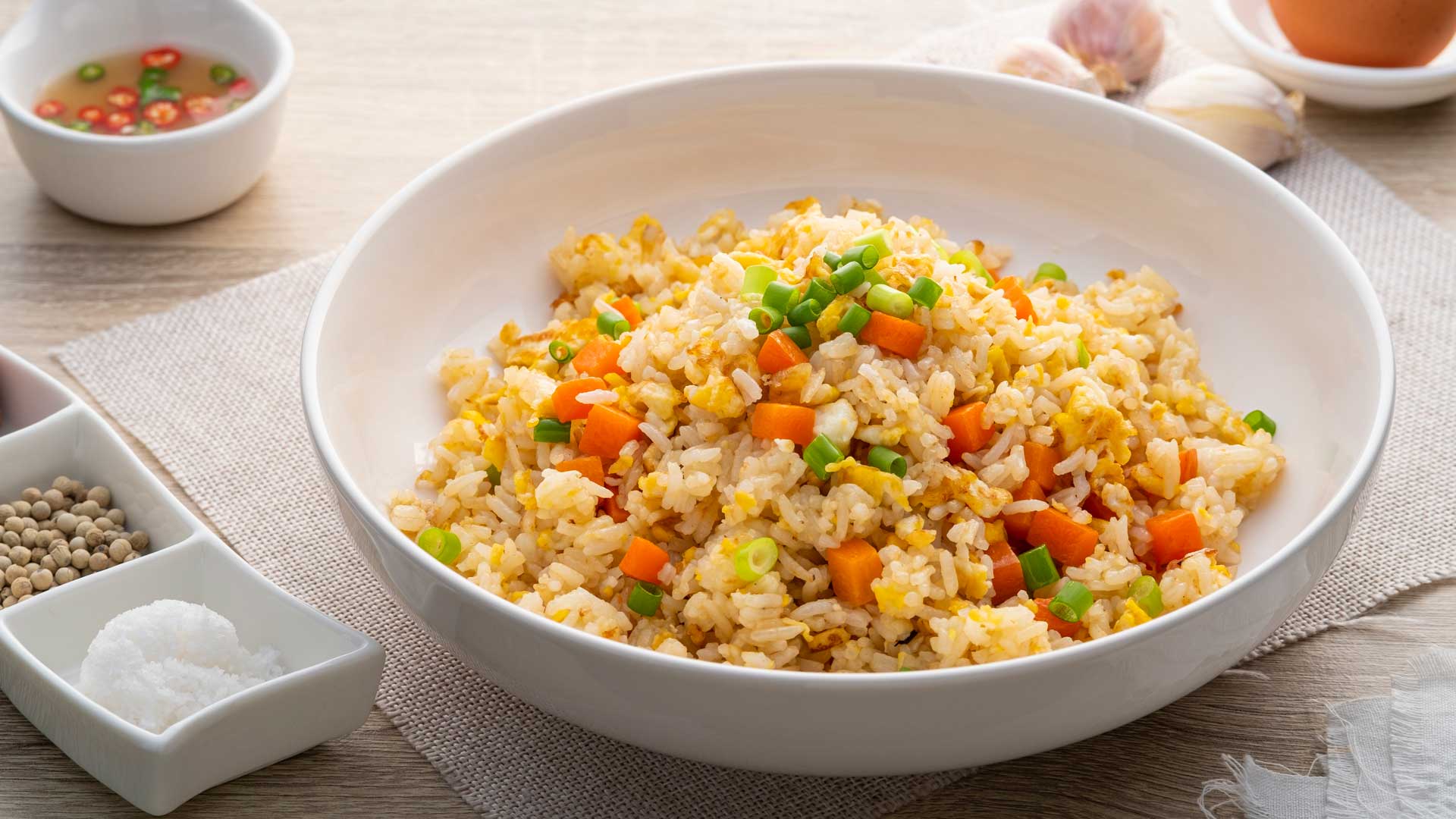 Жареный рис с яйцом