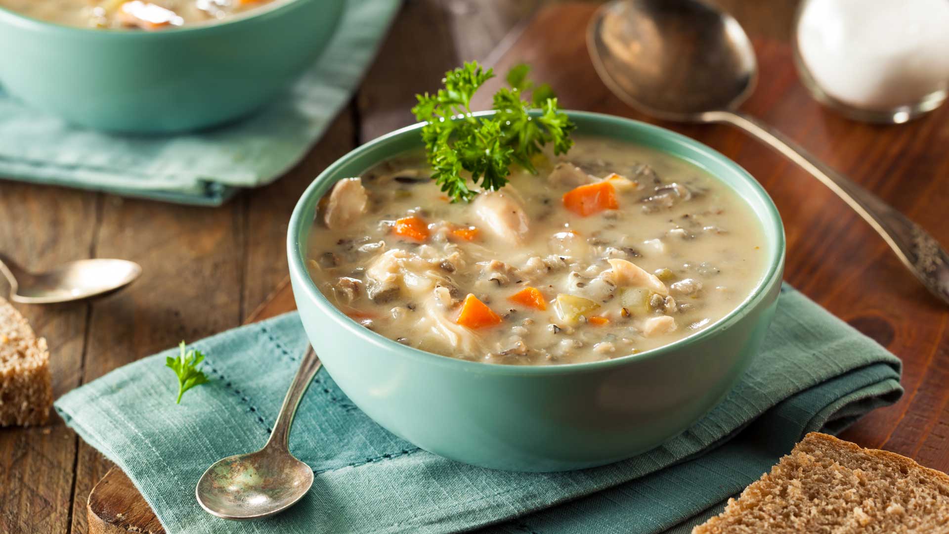 Грибной суп с курицей и сливками