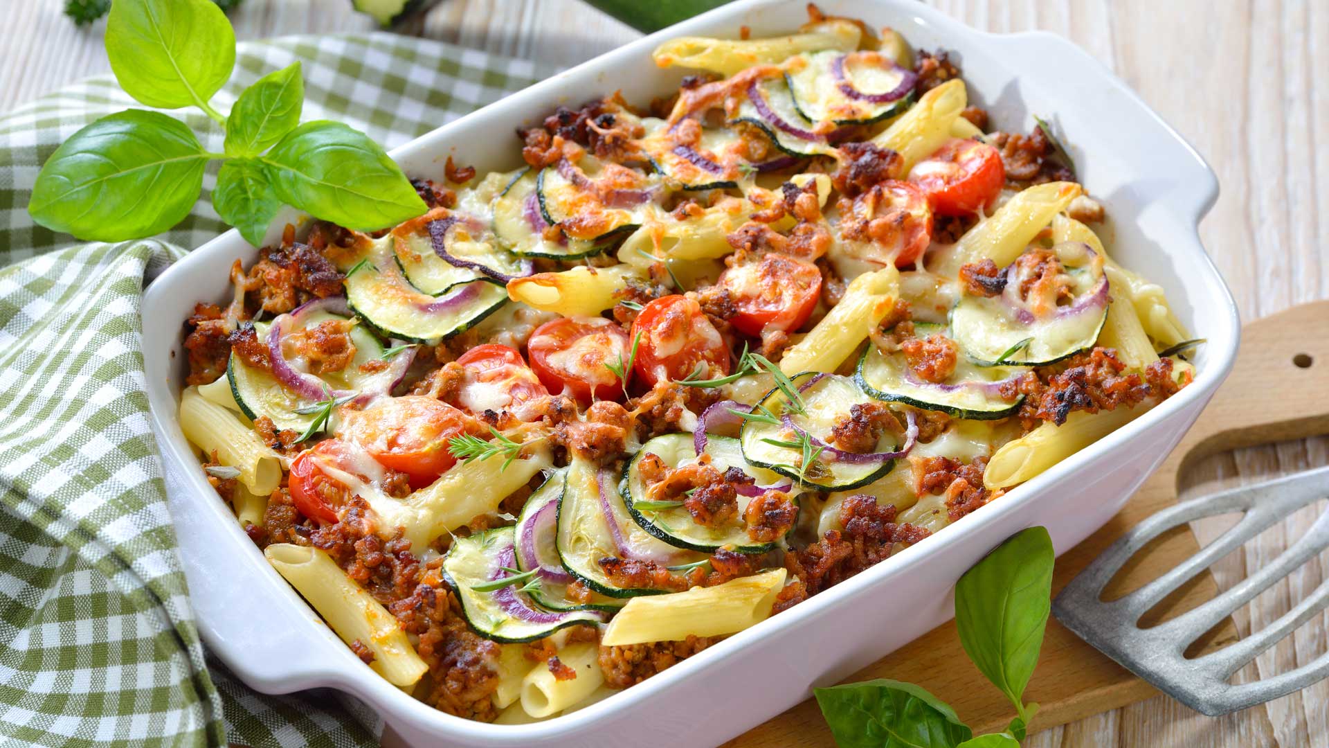 Запеканка из макарон с фаршем и овощами