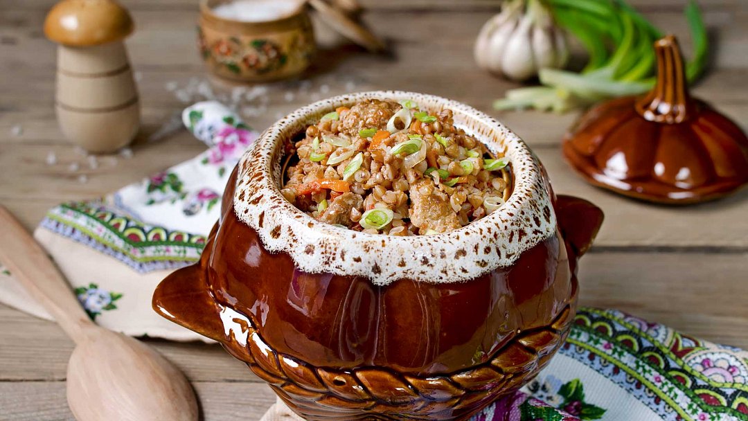 Гречка с мясом в горшочках