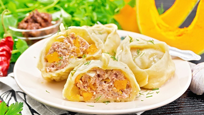 Манты с тыквой и фаршем