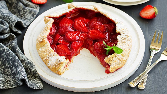 Пирог с клубникой в духовке