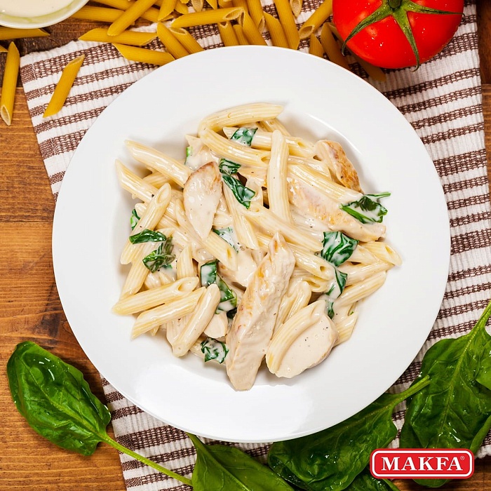 Паста альфредо с курицей и шпинатом