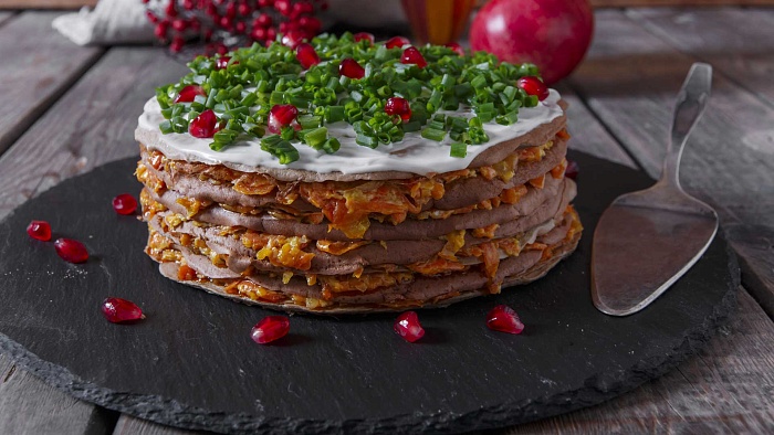 Печеночный торт из куриной печени с морковью