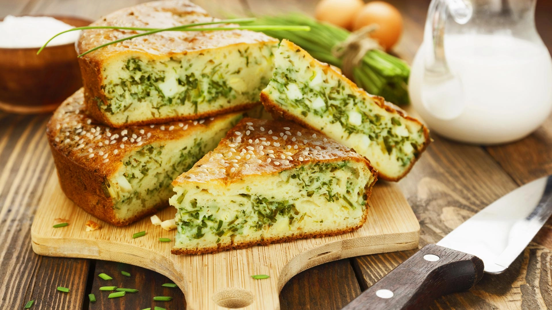 Заливной пирог с луком и яйцом