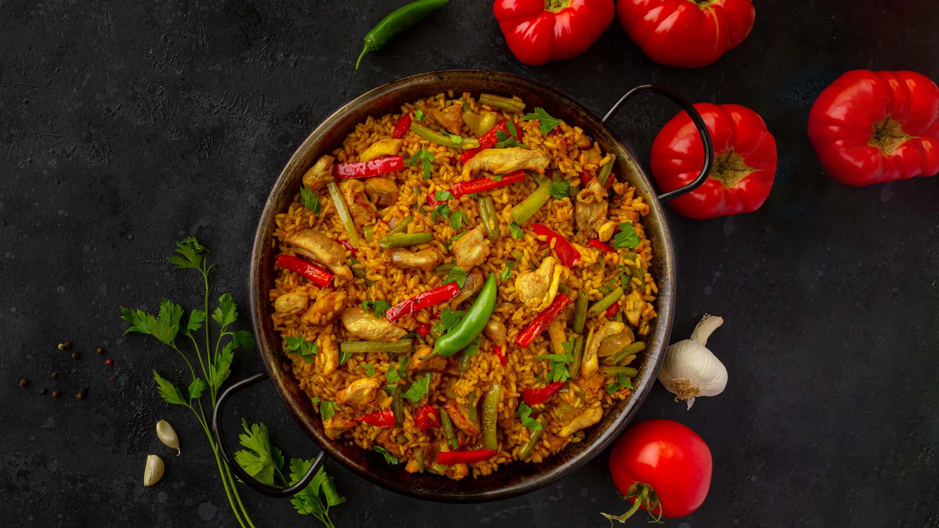 Паэлья по-валенсийски с курицей и кроликом