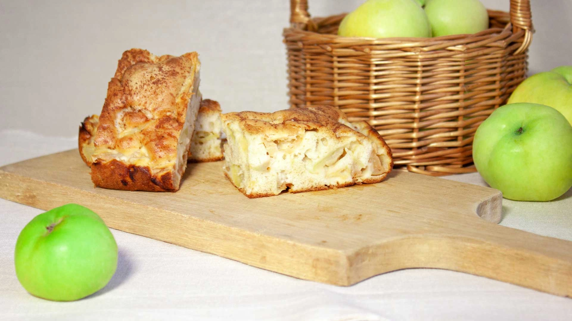 Шарлотка с яблоками